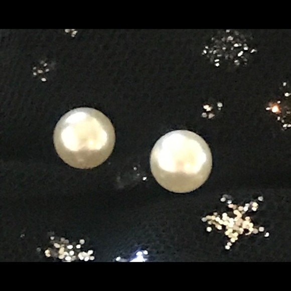Faux Simulated Pearl Studs in 925 Silver - Picture 3 of 4